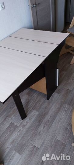 Стол книжка