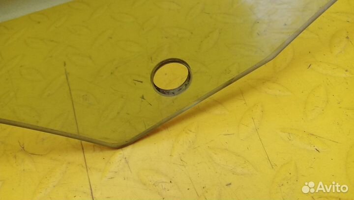 Стекло двери передней правой Q5