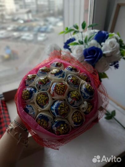 Сладкий букет. Букет из рафаэлло, чупа-чупсов