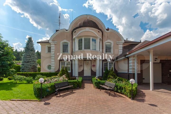 Дом 450 м² на участке 20 сот.