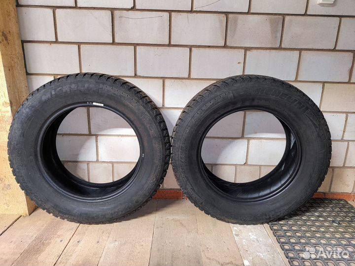 Michelin X-Ice North 2 215/65 R16