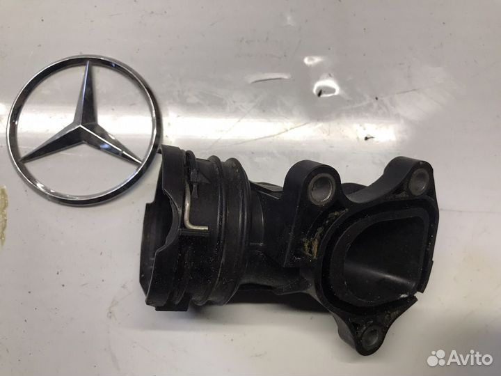 Патрубок охлаждения Мерседес M276