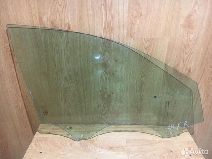Стекло двери передней правой A8 (4H) 2010-2017