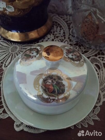 Набор тарелок,маслëнкаМадонна ГДР, ваза индия 70гг