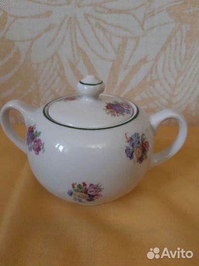 Заварочный чайник,сахарницы