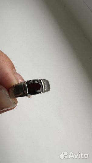 Серебряное кольцо с гранатом
