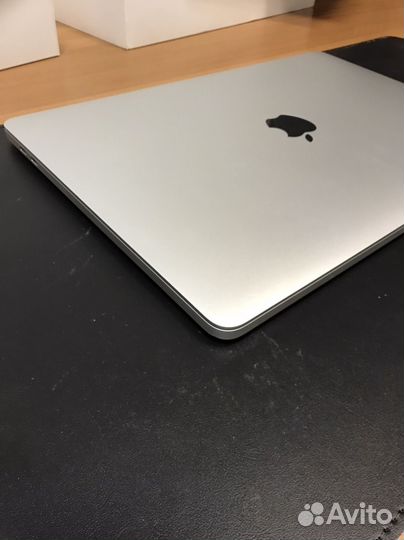 Macbook pro 13 touch bar silver