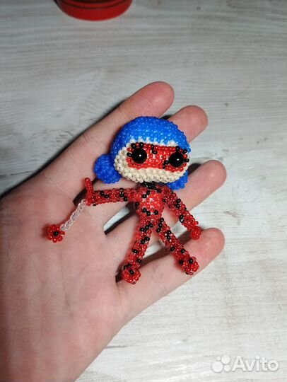 Фигурка амигуруми из бисера Леди Баг