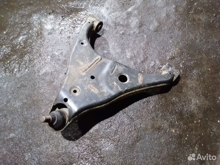 Рычаг передний нижний правый Nissan Patrol Y62