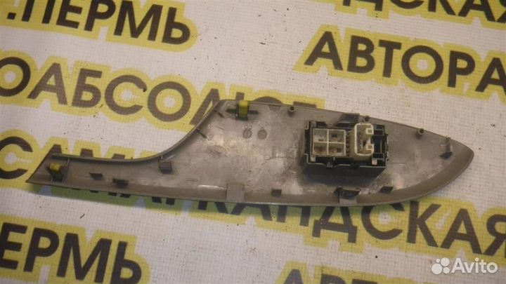 Кнопка стеклоподъемника Toyota Corolla (E150) 200