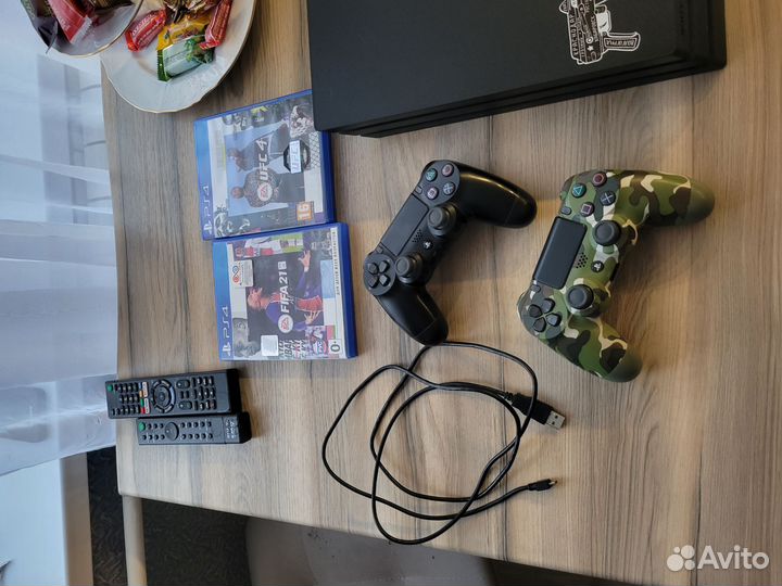 Продам sony ps 4pro 1tb