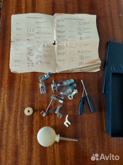 Швейная машина Чайка 142м