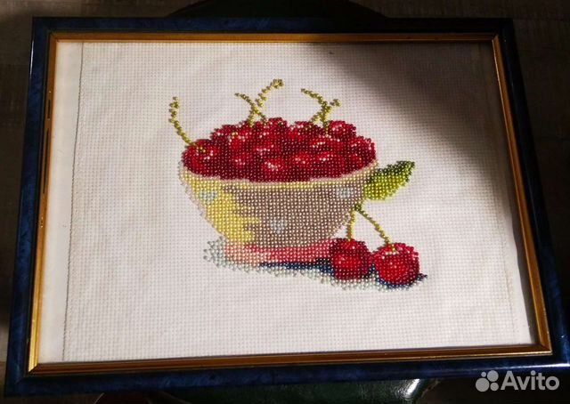 Картина вышитая бисером. Вишенки