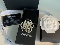 Брошь Chanel камелия с жемчугом и цирконами