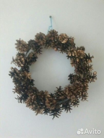 Венок из шишек