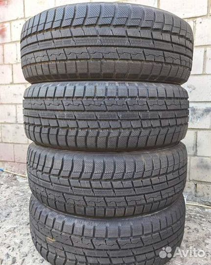 Toyo Winter Tranpath TX 215/60 R17 96Q