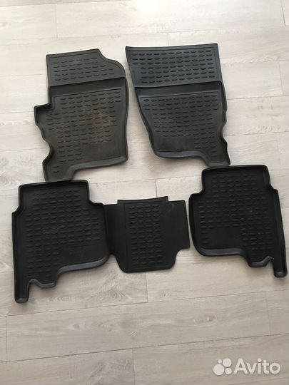 Комплект резиновых ковриков