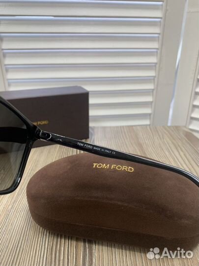 Солнцезащитные очки Tom Ford