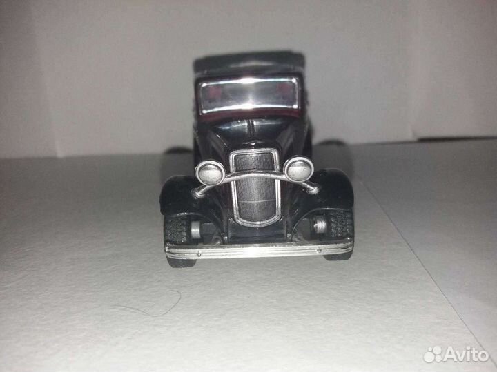 Модели автомобилей, шахматы и домино