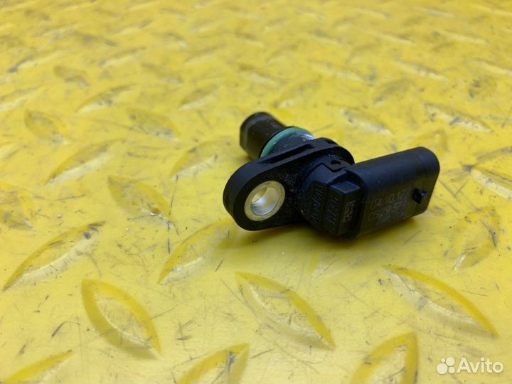 Датчик положения коленвала Volkswagen Tiguan