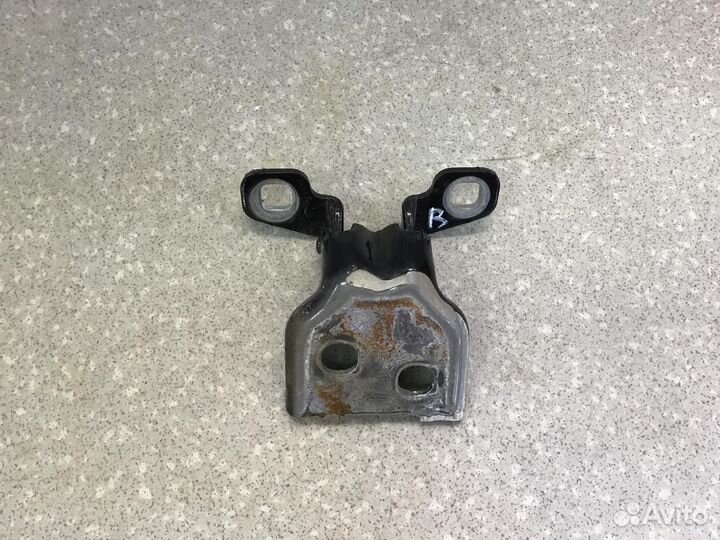 Петля двери задней левой верхняя Renault Sandero 2