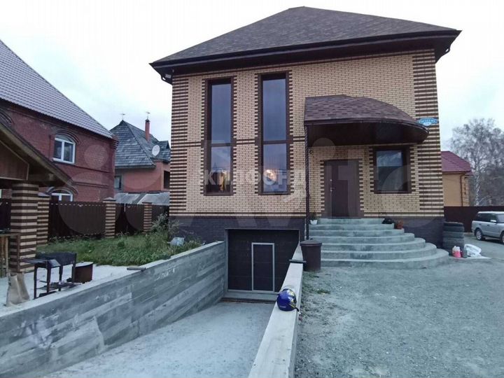 Коттедж 240,9 м² на участке 7 сот.