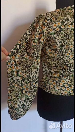 Блузка hm в цветочек xs с пышными рукавами