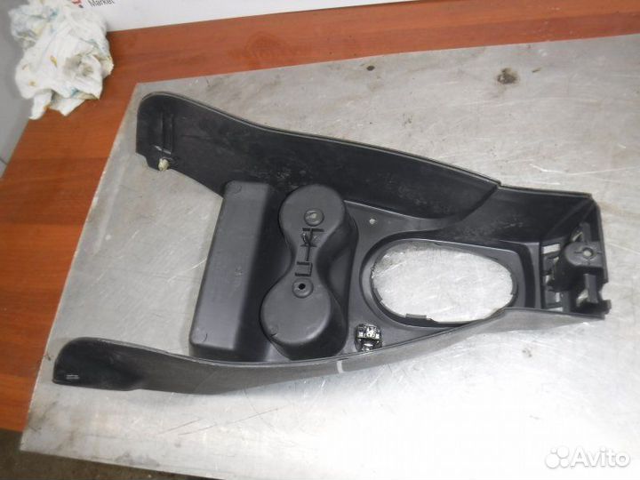 Консоль между сидений Лада Largus cross K4M 2017