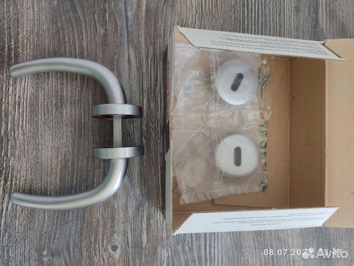 Дверная ручка с с/т накладкой