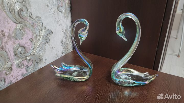 Статуэтки лебеди