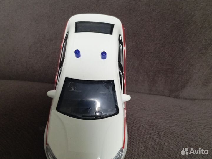 Игрушечная машина