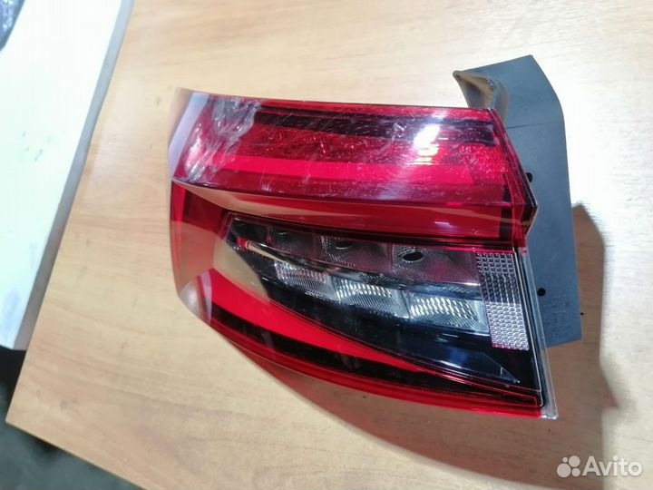 Фонарь левый наружный Skoda Kodiaq LED