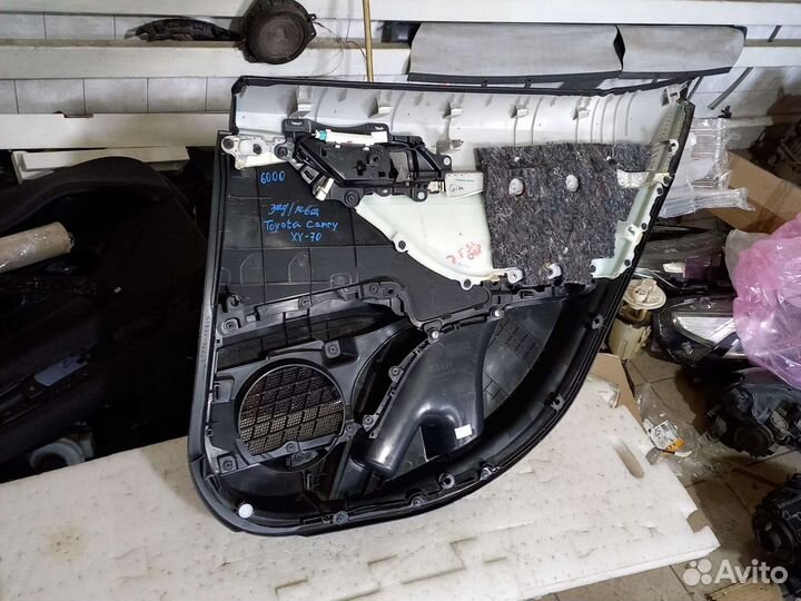 Обивка двери задняя левая Toyota Camry XV70