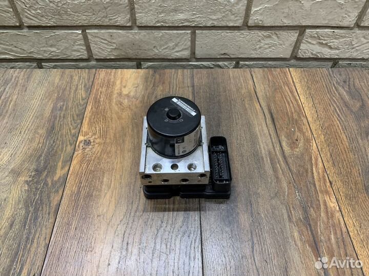 Audi A3 (8P1) 2003-2013 Блок ABS (насос)