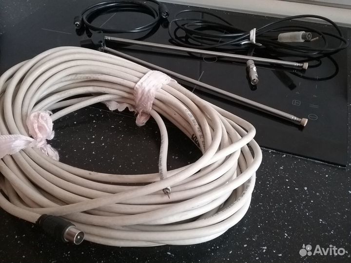 Антенна и штекер телевизионный