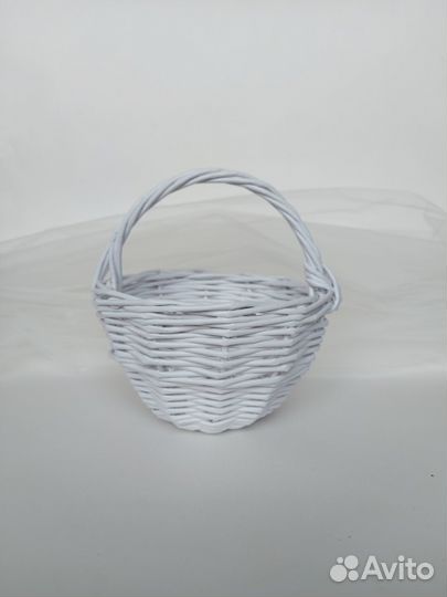 Корзина плетеная белая