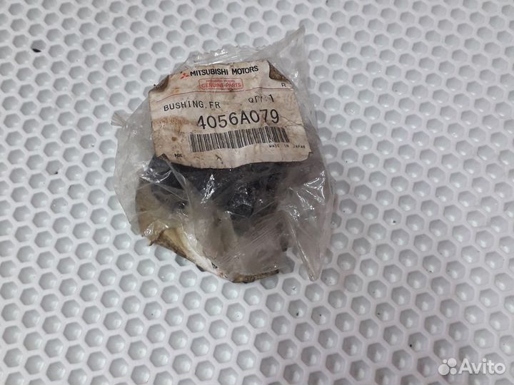 Втулки стабилизатора Митсубиси Лансер Галант