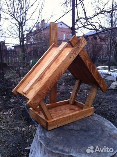 Кормушки для птиц и скворечники