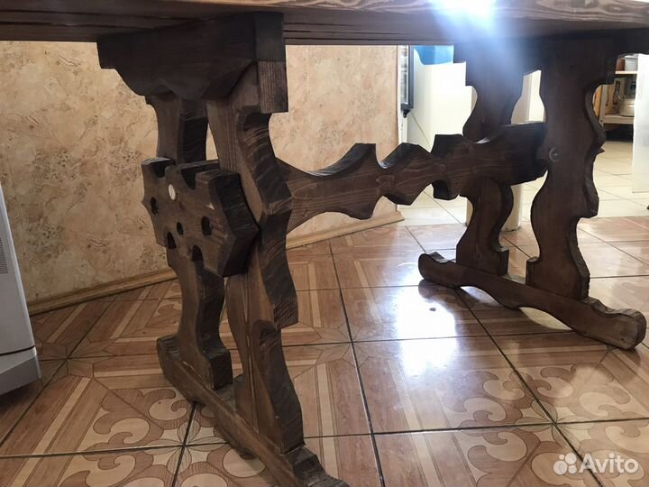 Стол деревянный