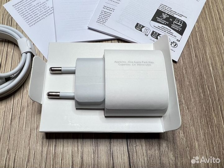 Адаптер питания Apple USB-C 20W