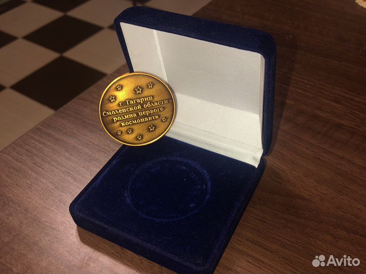 Настольная медаль