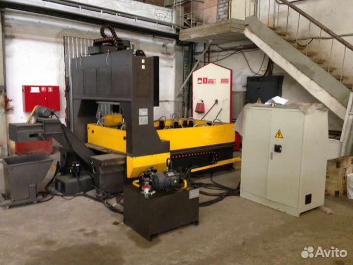 Вертикально-сверлильный станок с чпу