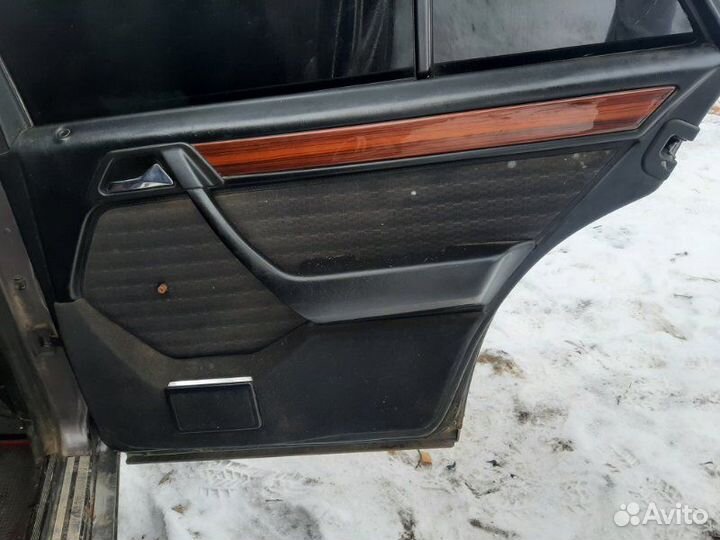 Обшивка двери задняя Mercedes-Benz W124 M111.960