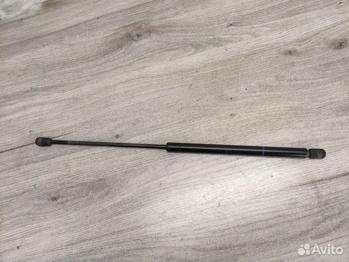 Амортизатор двери багажника Ford Focus 1