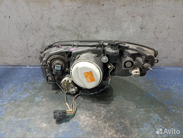 Фара ксенон правая Subaru Outback BP/B13