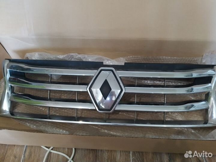 Решетка радиатора Renault Duster 2010 - 2015