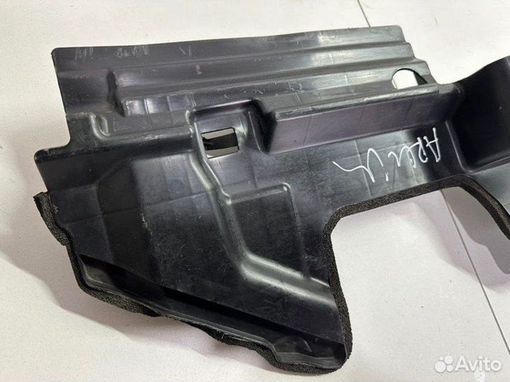 Дефлектор радиатора передний правый Toyota Camry