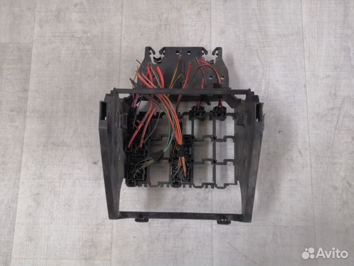 Кронштейн блока предохранителей Volkswagen Polo 5