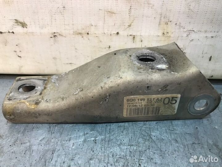 Кронштейн кпп задний Skoda Fabia 2 CGP 2012