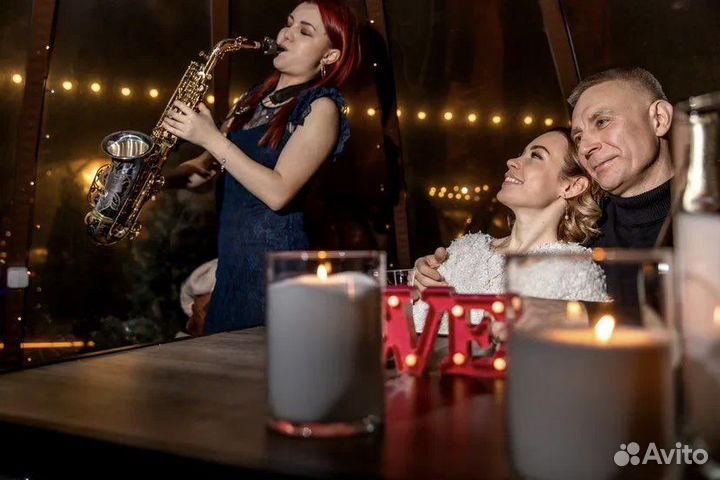 Саксофонистка / музыкант на праздник
